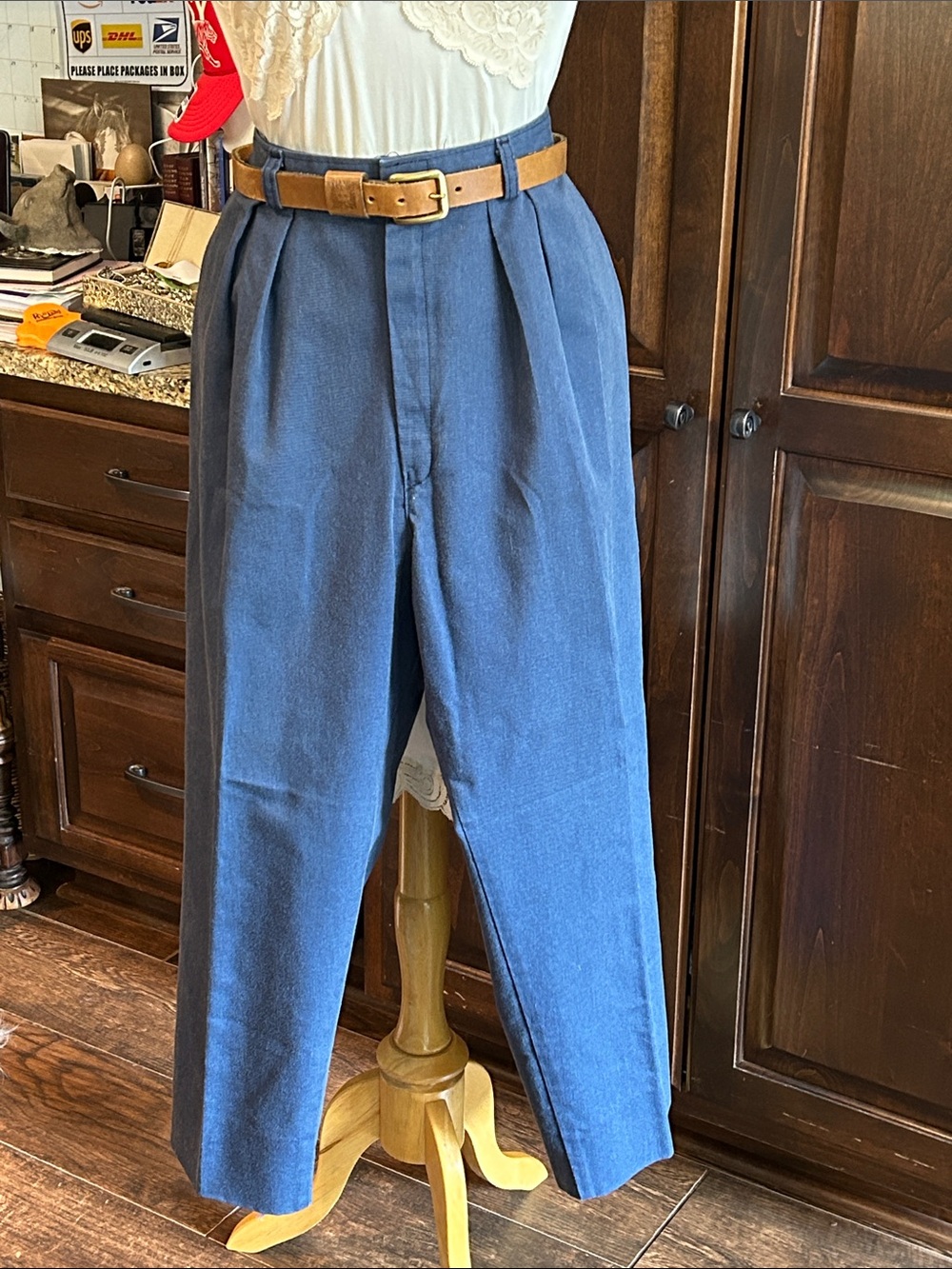 1980’s Wrangler Sz 33 x 26 High-Waist Pleated Blue Trouser